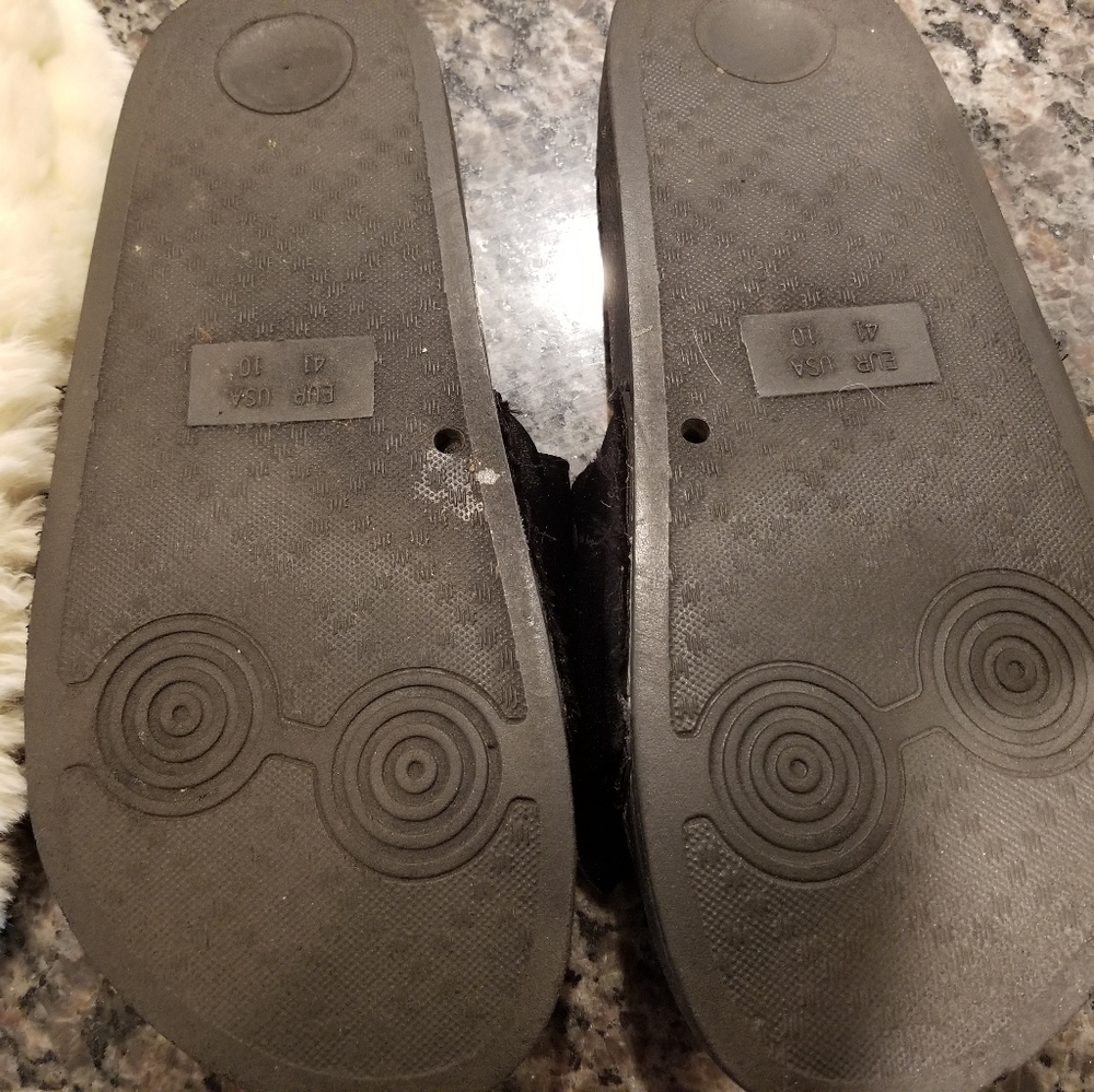 Slippers - Picture 3 of 7